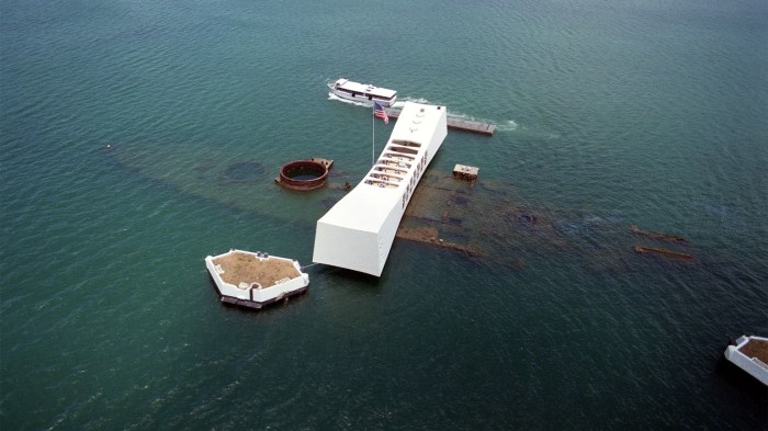 Arizona uss memorial harbor pearl hawaii honoring